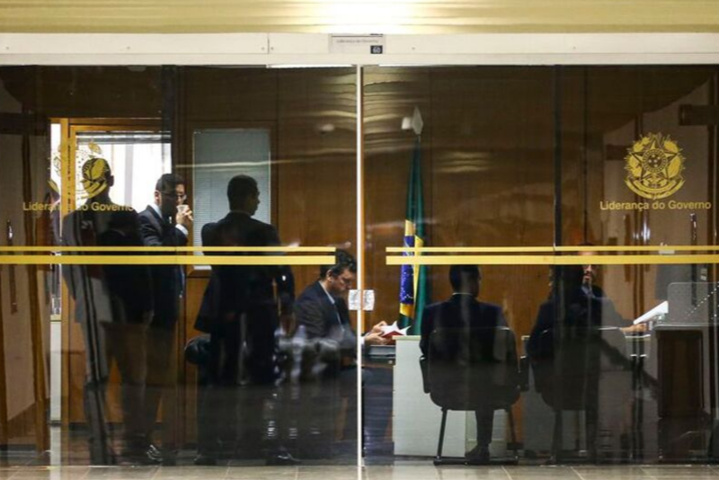 “Governo vai aguardar os acontecimentos”, diz Onyx sobre Bezerra