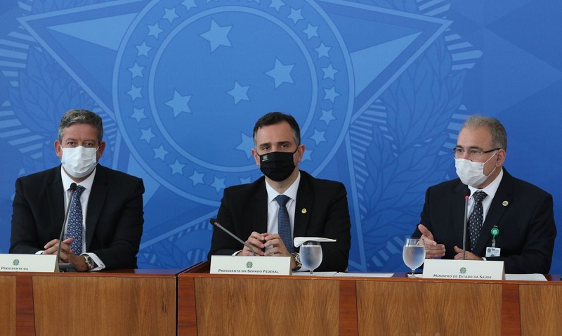 Ministro anuncia 15,5 milhões de doses de vacina da Pfizer até junho