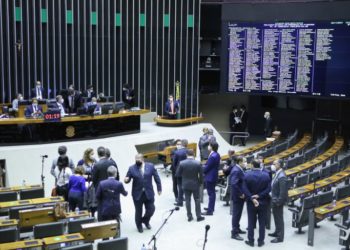 Com 323 votos favoráveis, Câmara aprova em 2º turno a PEC dos Precatórios