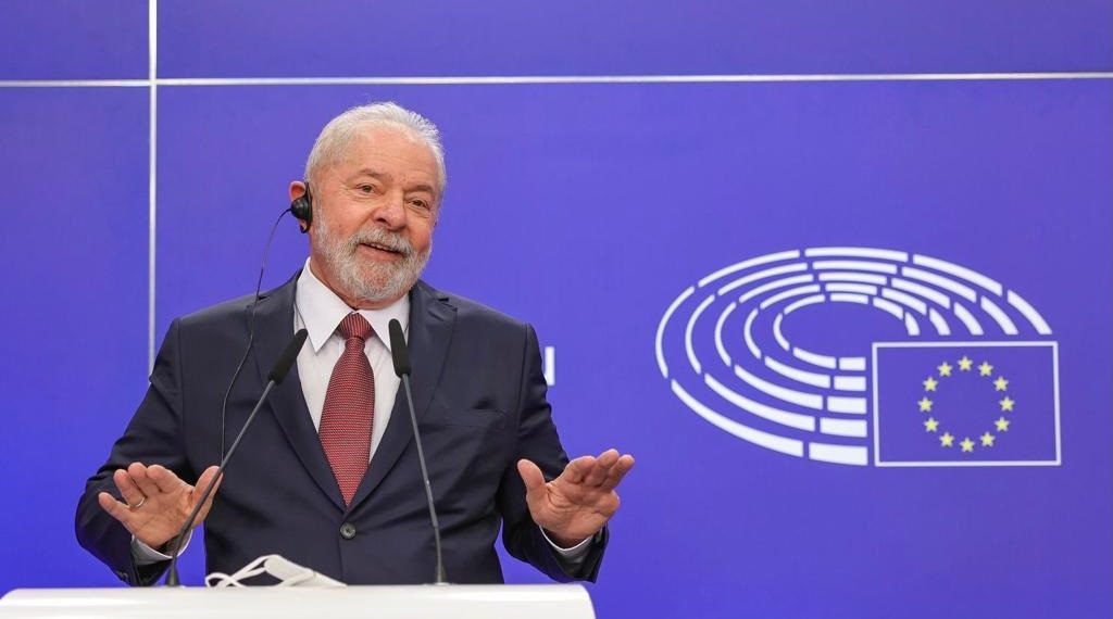 Lula afaga Alckmin e deixa possibilidade de vice em aberto