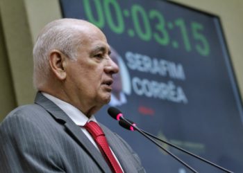 Deputado é contra projeto que quer proibir exigência de vacinação para alunos