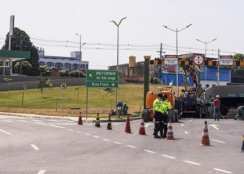 Após alerta de risco, Seminf vai instalar limitador de altura em viaduto na Constantino