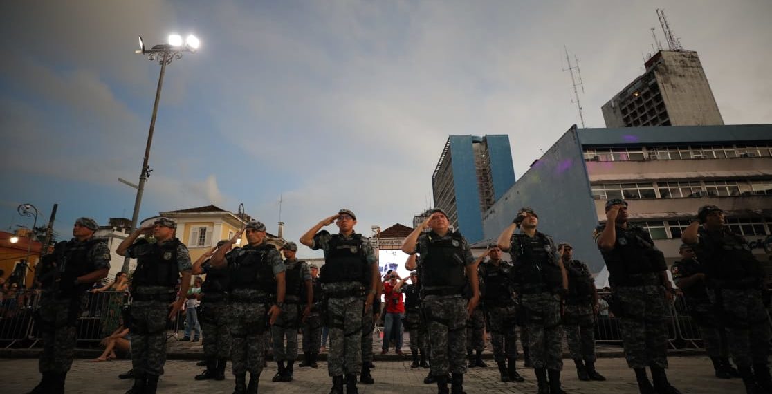 Auxílio fardamento de R$ 3 mil para PMs e bombeiros será pago em maio