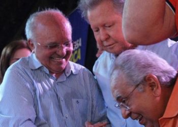 Em palanque de Amazonino, Melo promete lutar junto com o ex-governador