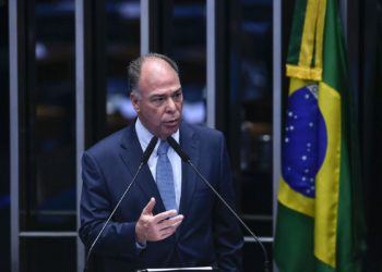 ICMS dos combustíveis: senador lê relatório de PL e abre caminho para votação