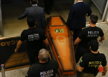 Avião com corpos de Dom e Bruno deixa Brasília