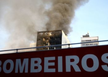 Incêndio atinge cinco prédios no centro de São Paulo