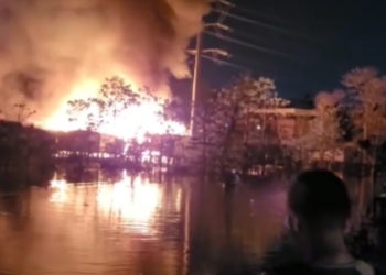 Incêndio destrói 10 casas no bairro São Jorge, em Manaus