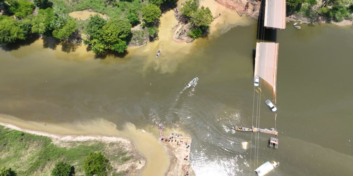 Três mortes são confirmadas em acidente com queda de ponte na BR-319