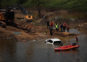 Acidente na BR-319: Bombeiros encontram corpo de mais uma mulher