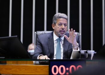 Lira anuncia votação da PEC da Transição para a próxima terça (20)