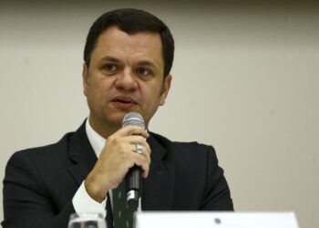Preso, Anderson Torres se mantém em silêncio no depoimento à PF