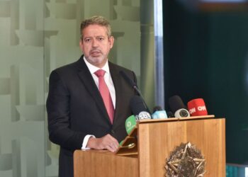 Lira diz não haver motivos para investigar deputados em atos golpistas