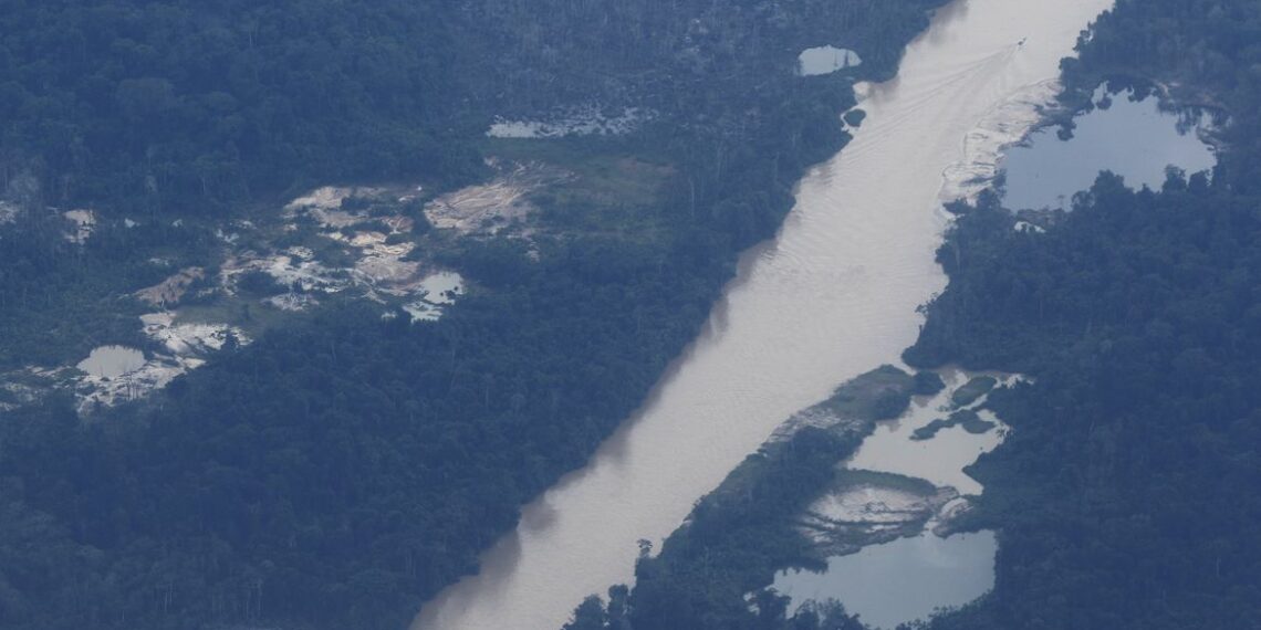 Governo estuda novo fechamento do espaço aéreo em terra yanomami