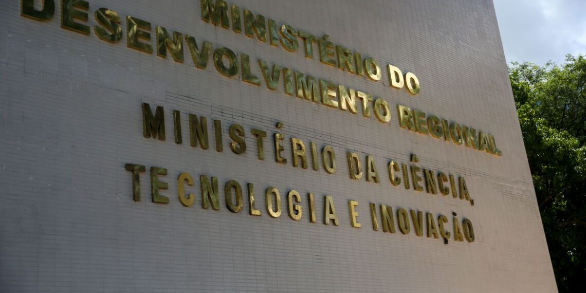 Governo autoriza concurso para Ciência e Tecnologia com 814 vagas