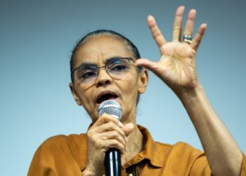 Marina Silva recebe alta hospitalar após tratar da covid-19