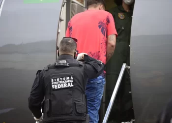 Rio transfere para presídio federal seis acusados de liderar facções