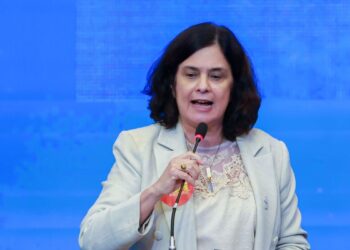 Governo vai pagar piso da enfermagem retroativo a maio