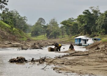 Seca no Amazonas já afastou 2,2 mil estudantes da escola