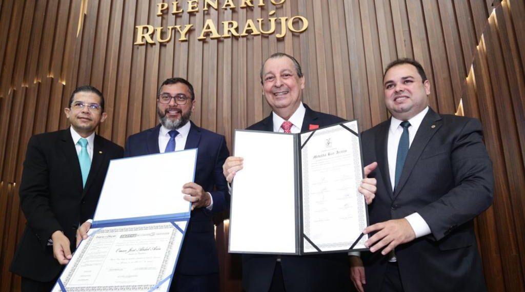 Omar Aziz recebe título de Cidadão do Amazonas