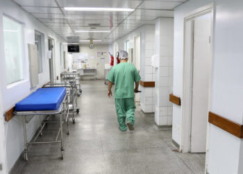 Saiba o salário que o Estado propõe pagar a enfermeiros temporários
