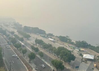 Manaus está tomada por fumaça; qualidade do ar é péssima