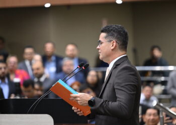 David assina decreto de redução de despesas