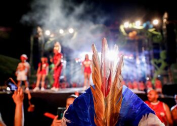 Carnaboi traz mais de 30 artistas do Caprichoso e Garantido