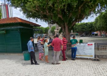 Obra no entorno do Teatro Amazonas é embargada pelo pelo Iphan e Implurb 
