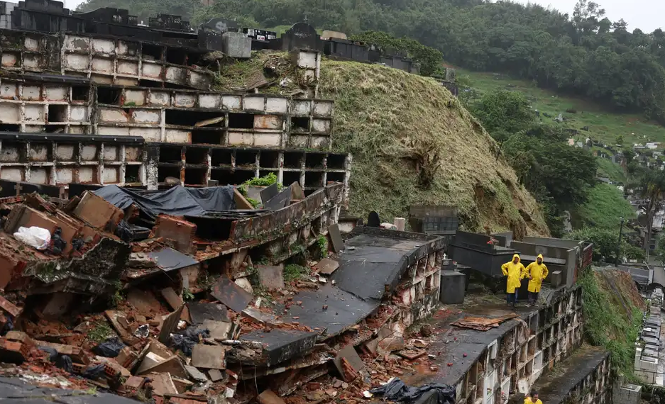 Sobe para oito total de mortos por chuvas no estado do Rio