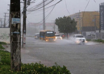 Inmet prevê chuva intensa e vento forte em várias regiões do país