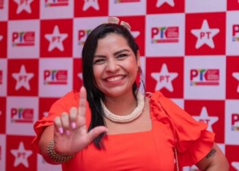 Anne diz que não é pré-candidata de mentira, mas segue regras do PT