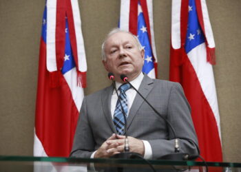 Presidente do TRE-AM diz que teve medo de não ter quórum na ALE-AM para homenageá-lo