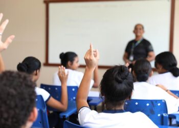 ALE-AM promulga lei que cria semana contra doutrinação nas escolas