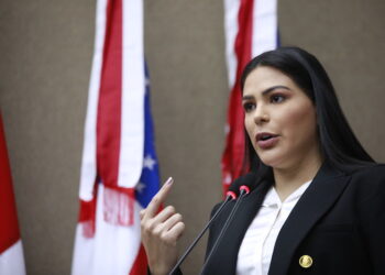 Mayra Dias reclama de ‘perseguição’ e cobra emendas de Wilson