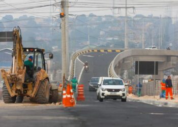 Após fala de prefeito, governo reafirma que viaduto é construído com dinheiro do Estado