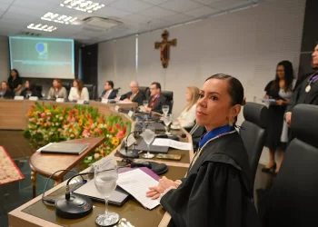 Advogada Maria Benigno toma posse como juíza do TRE-AM