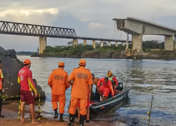 Chega a oito o número de mortes confirmadas após queda de ponte