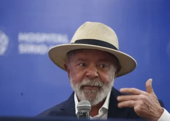 Tem direito à presunção de inocência, diz Lula sobre Braga Netto