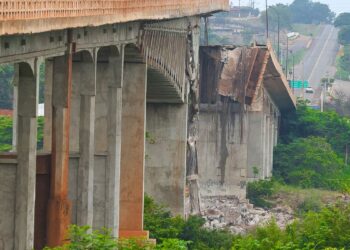 Queda de ponte: Marinha suspende busca subaquática no Rio Tocantins