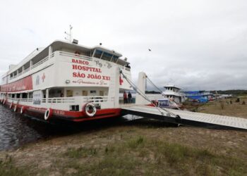 AM articula financiamento do SUS para unidade hospitalar itinerante