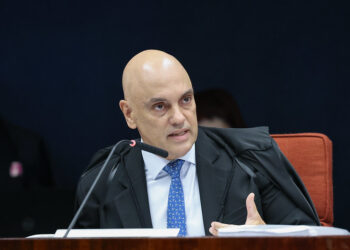 Moraes nega que STF esteja condenando “velhinhas com a bíblia na mão”