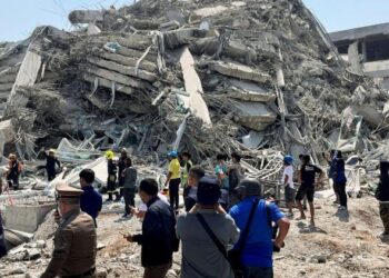 Tragédia na Ásia: terremoto de magnitude 7,7 deixa mortos e destruição 