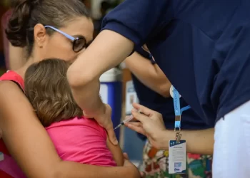 Campanha de vacinação contra gripe enfrenta onda de desinformação