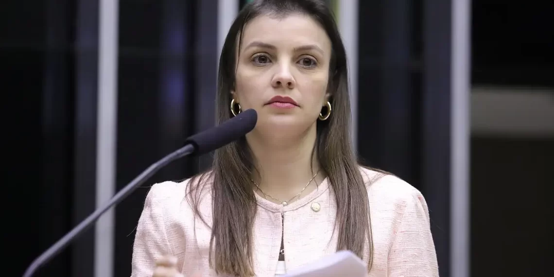 Deputada federal acusa marido de agressões físicas e psicológicas