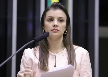 Deputada federal acusa marido de agressões físicas e psicológicas