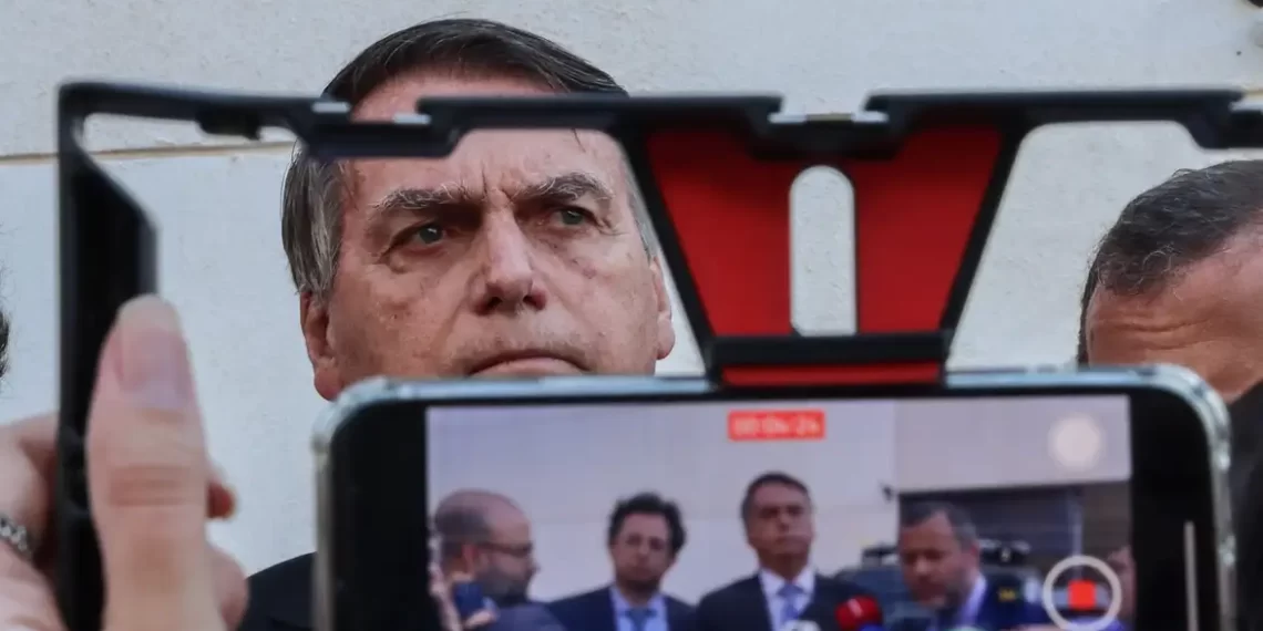 STF abre ação penal contra Bolsonaro e mais 7 réus por trama golpista