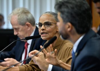 Marina deixa comissão do Senado após bate-boca e ofensas de senadores
