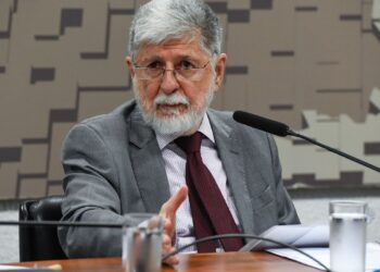 Brasil estuda medidas para romper relações militares com Israel