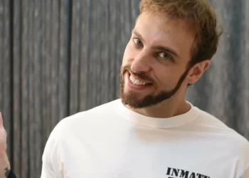 Leo Lins é condenado a 8 anos de prisão por falas preconceituosas em show